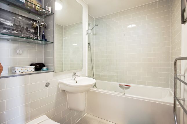 Flat for sale in Southern Row, London