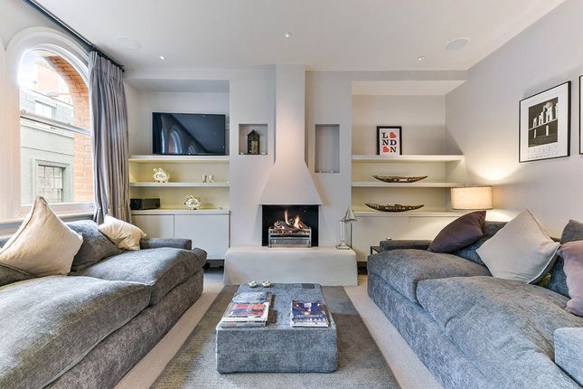 Thumbnail Terraced house to rent in New Row, Covent Garden