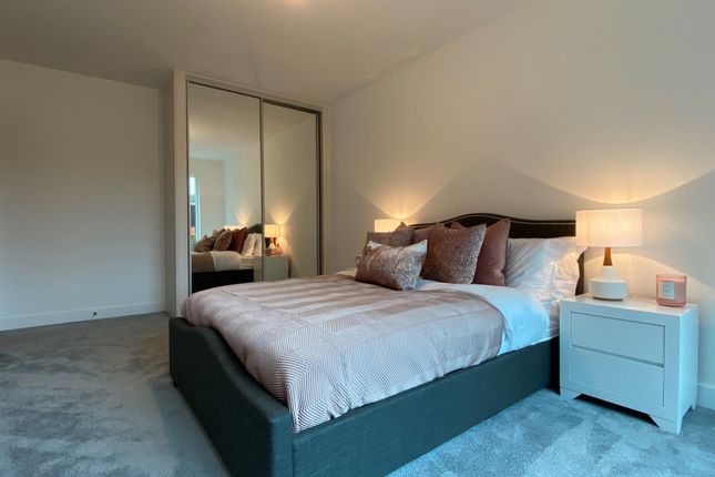 1 Kennington Court, Colindale Gardens, London photo 5