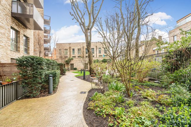Flat for sale in Arum House, London