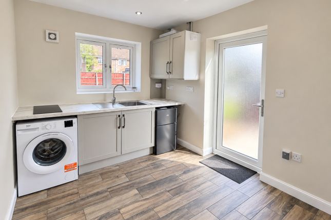 1-bed flat on 73B Cemetery Road, Houghton Regis, Bedfordshire, £1,050/mo