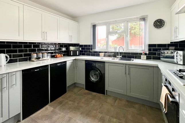 25, Chesterfield Road, Scunthorpe photo 2