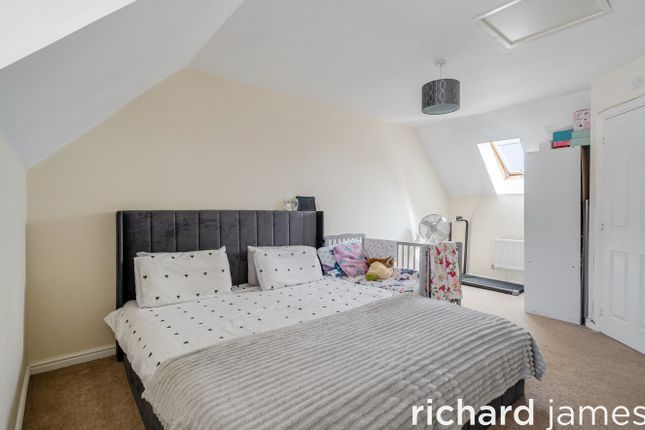 53, Homington Avenue, Swindon photo 2
