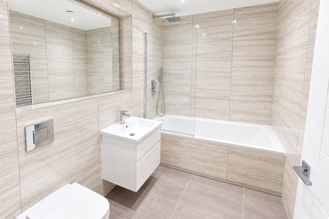 8 Aviv Place, 244 Station Road, Addlestone photo 5