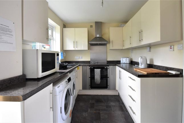 Room A, 125, Roman Way, Surrey photo 4