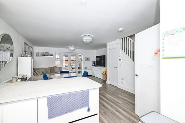 6, Ruby Close, Maidstone photo 3