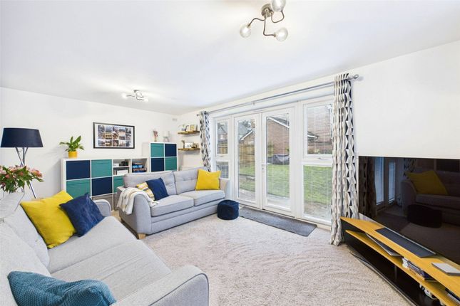 12, Thompson Way, Farnborough photo 3