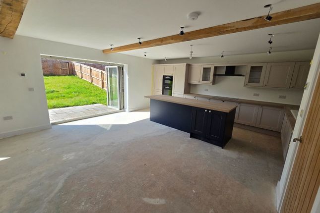 4 The Manor, 8 Wood Lane, Atherstone photo 2