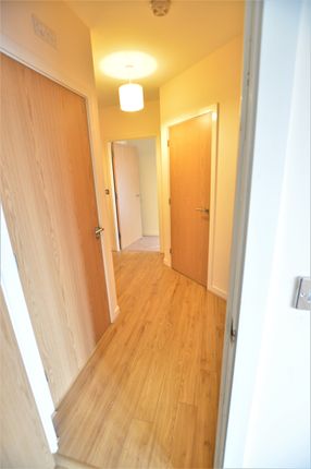 Flat to rent in Aspects Court, Slough