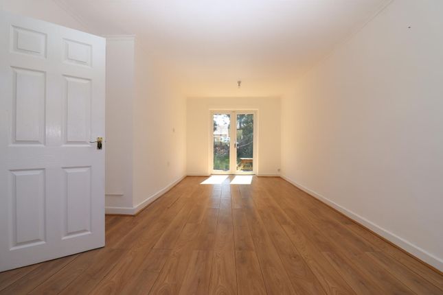 98, Littlefield Road, Luton photo 3