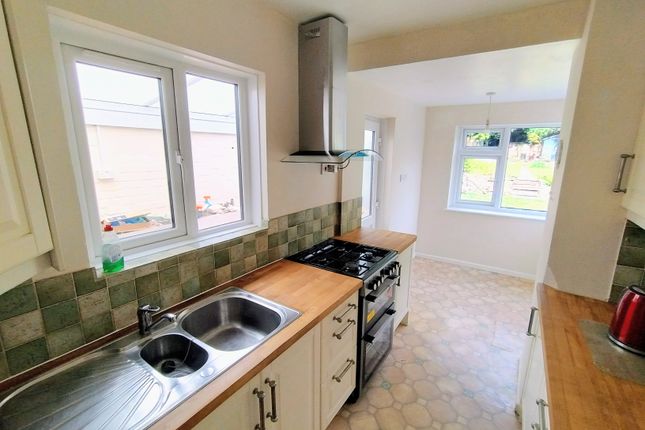 98, Windsor Avenue, Wolverhampton photo 4