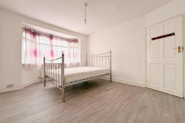 12, Deanscroft Avenue, London photo 2