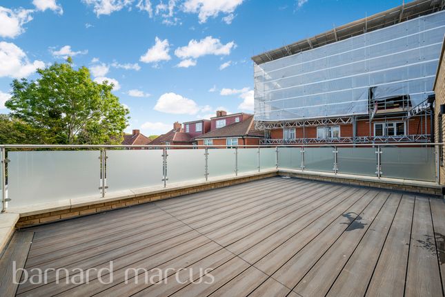 Hazelwood Avenue, MORDEN photo 4