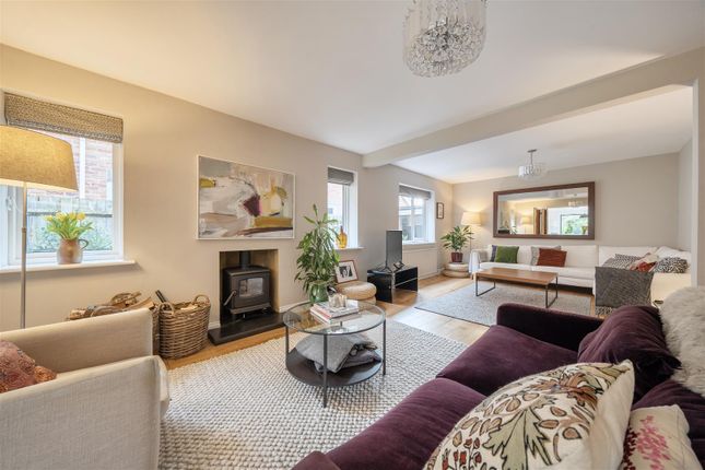 322, Finchampstead Road, Finchampstead photo 3