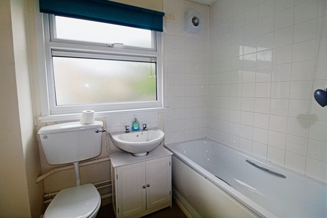 Flat for sale in Waleys Close, Luton