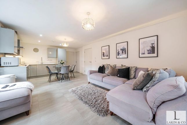 Swakeleys Road, Ickenham photo 2