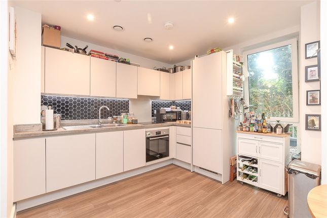 Marketfield Way, Redhill photo 4