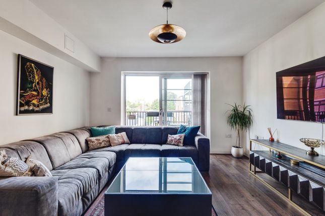 Flat for sale in Samuelson Place, Isleworth