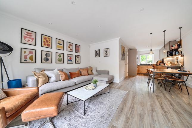 Penfold Close, Reigate photo 2