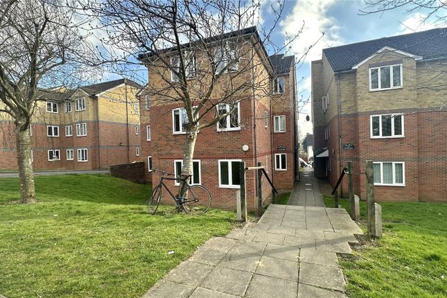 1-bed flat on Flat 10, Golden Court,, Park Road, Hertfordshire, £300,000