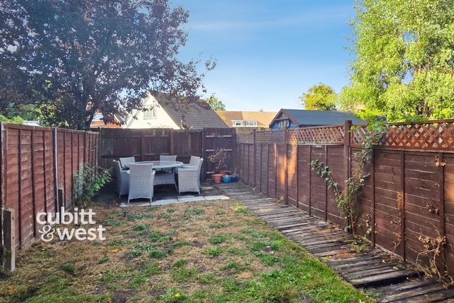 8, York Close, Petersfield photo 5