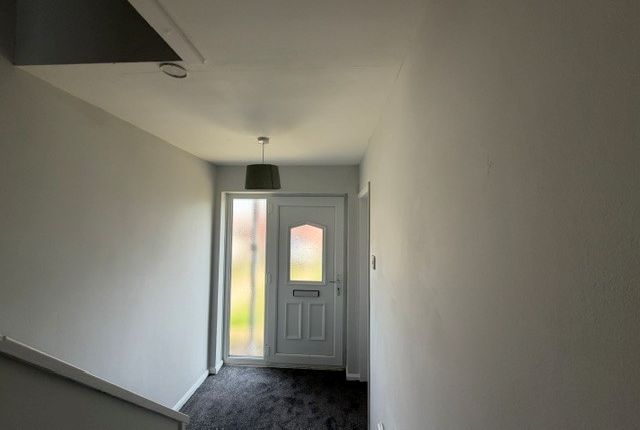 65, Springway Crescent, Grimsby photo 5