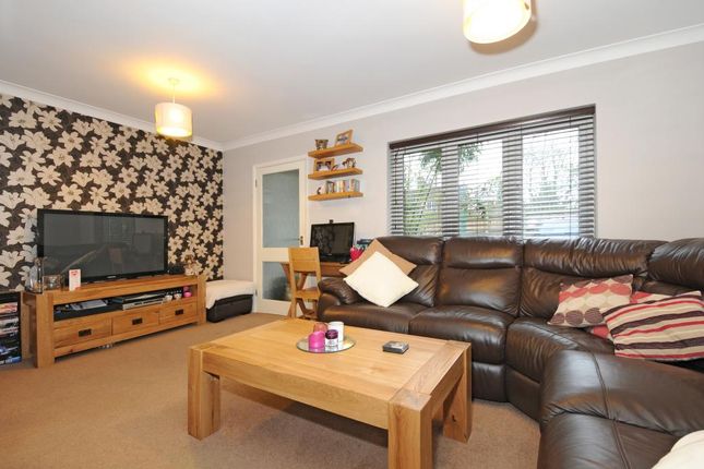 Link-detached house to rent in Fairfield Close, Northwood