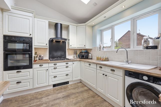 4, Woodland Avenue, Brentwood photo 3