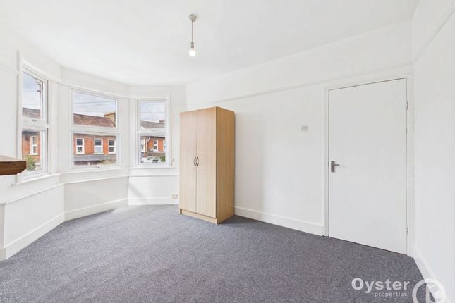 35 Terront Road, London photo 4