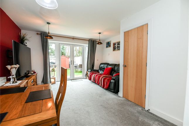 8, Greenwood Close, Hampshire photo 4
