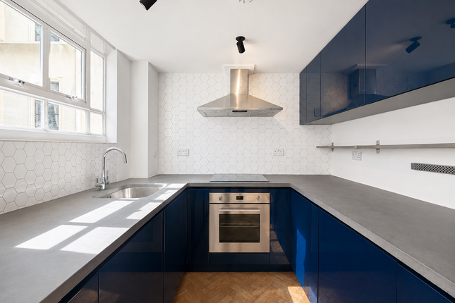 Flat 124, London photo 3