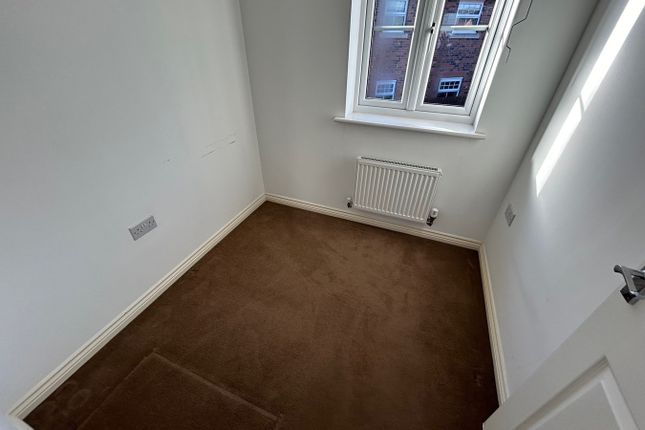 End terrace house for sale in Newbury Crescent, Bourne