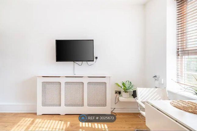 Flat, Aylmer House Eastney St, London photo 4