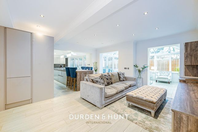 2 Gainsborough Place, Chigwell photo 2