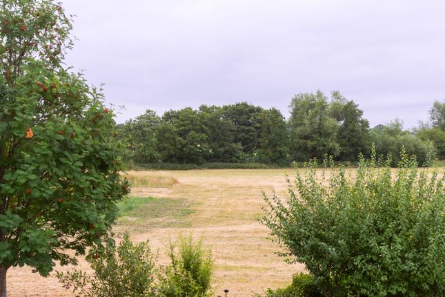 47, Harris Croft, Shrewsbury photo 2