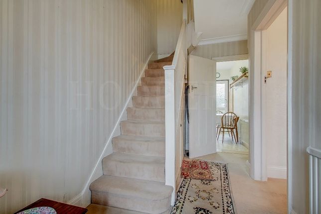 702, North Circular Road, London photo 3