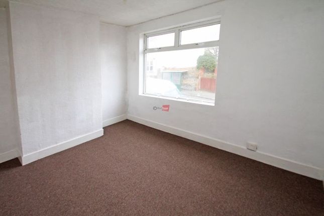 Terraced house to rent in Magpie Hall Road, Chatham