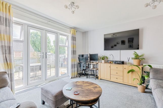 8, Manders Croft, Southam photo 4