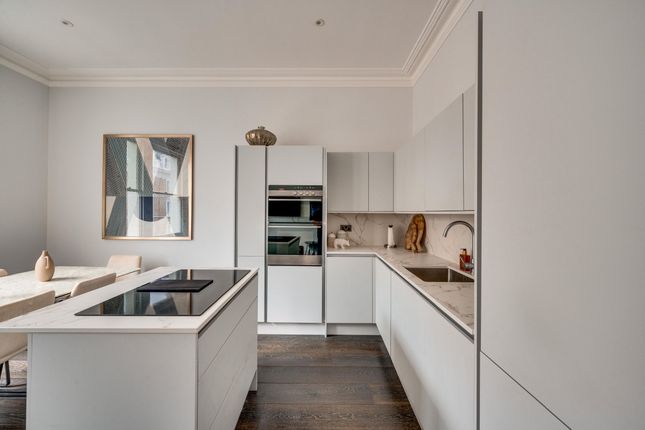 2FF, 31 Clanricade Gardens, London photo 4