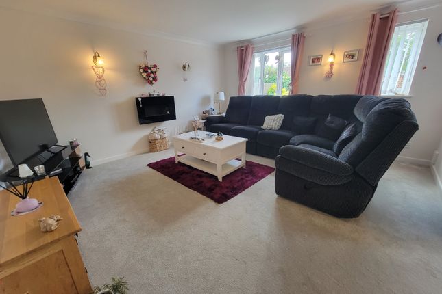 3, Giles Court, Norwich Road, Claydon, Ipswich, Suffolk, IP6 photo 2