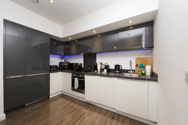 Flat 47, Clovelly Court, 3 Spring Promenade, West Drayton photo 2