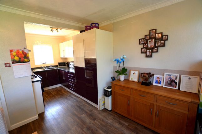 14, Acacia Avenue, Denton photo 4