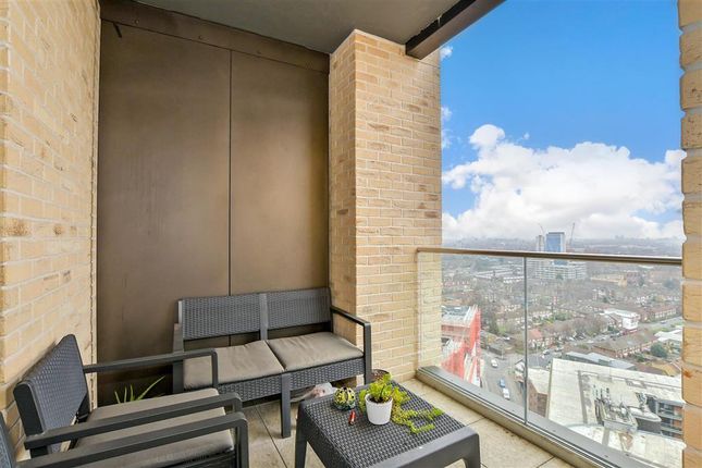 Thumbnail Flat for sale in Silvertown Way, London