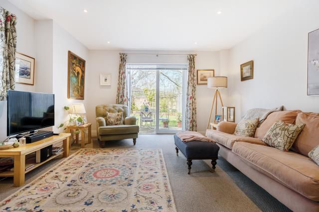 11, Acre End Close, Witney photo 3