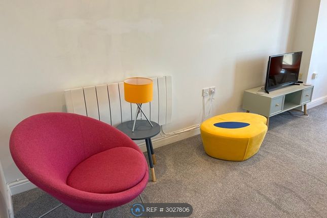 Flat   Royal Esplanade, Margate photo 4