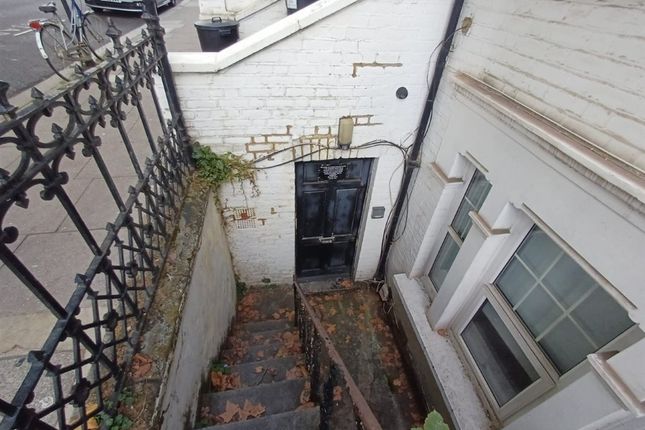 116a, Barons Court Road, London photo 2