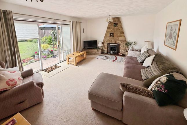 3, Plover Grove, Kidderminster photo 3