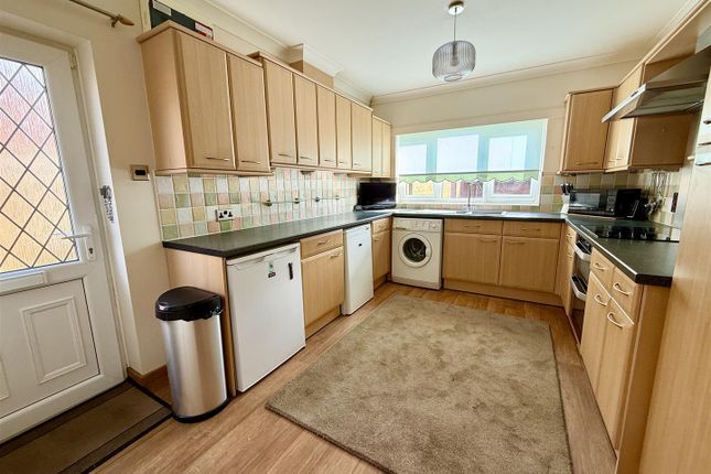 20, Thurne Rise, Great Yarmouth photo 2