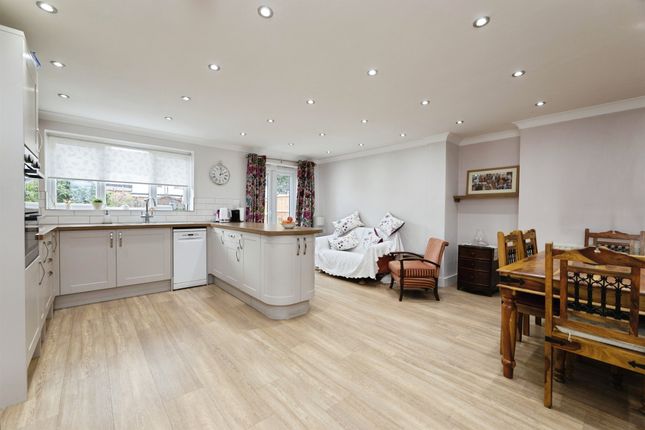 65, Hurstbourne Gardens, Barking photo 3