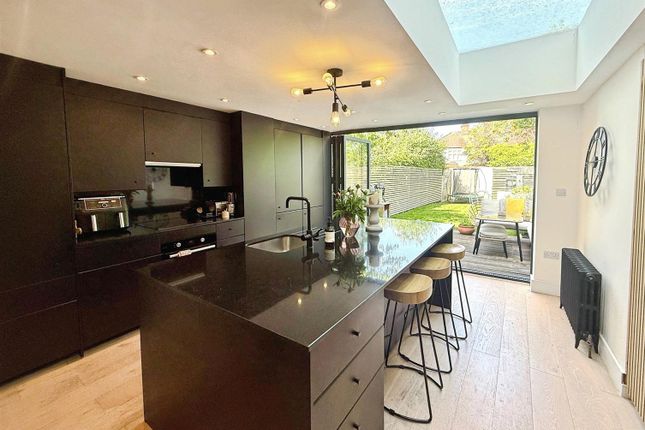 90, Clarendon Road, Colliers Wood photo 2